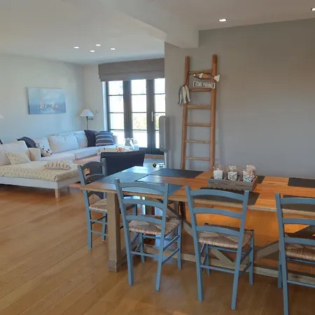 Bright Attic With Sea Breeze, Cleaning Included Apartman Nieuwpoort