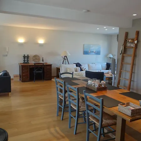 Bright Attic With Sea Breeze, Cleaning Included Apartman