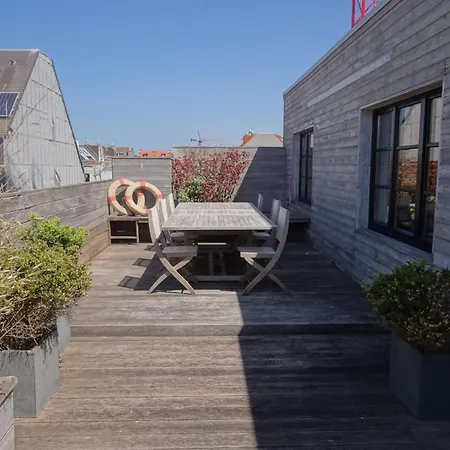 Bright Attic With Sea Breeze, Cleaning Included *